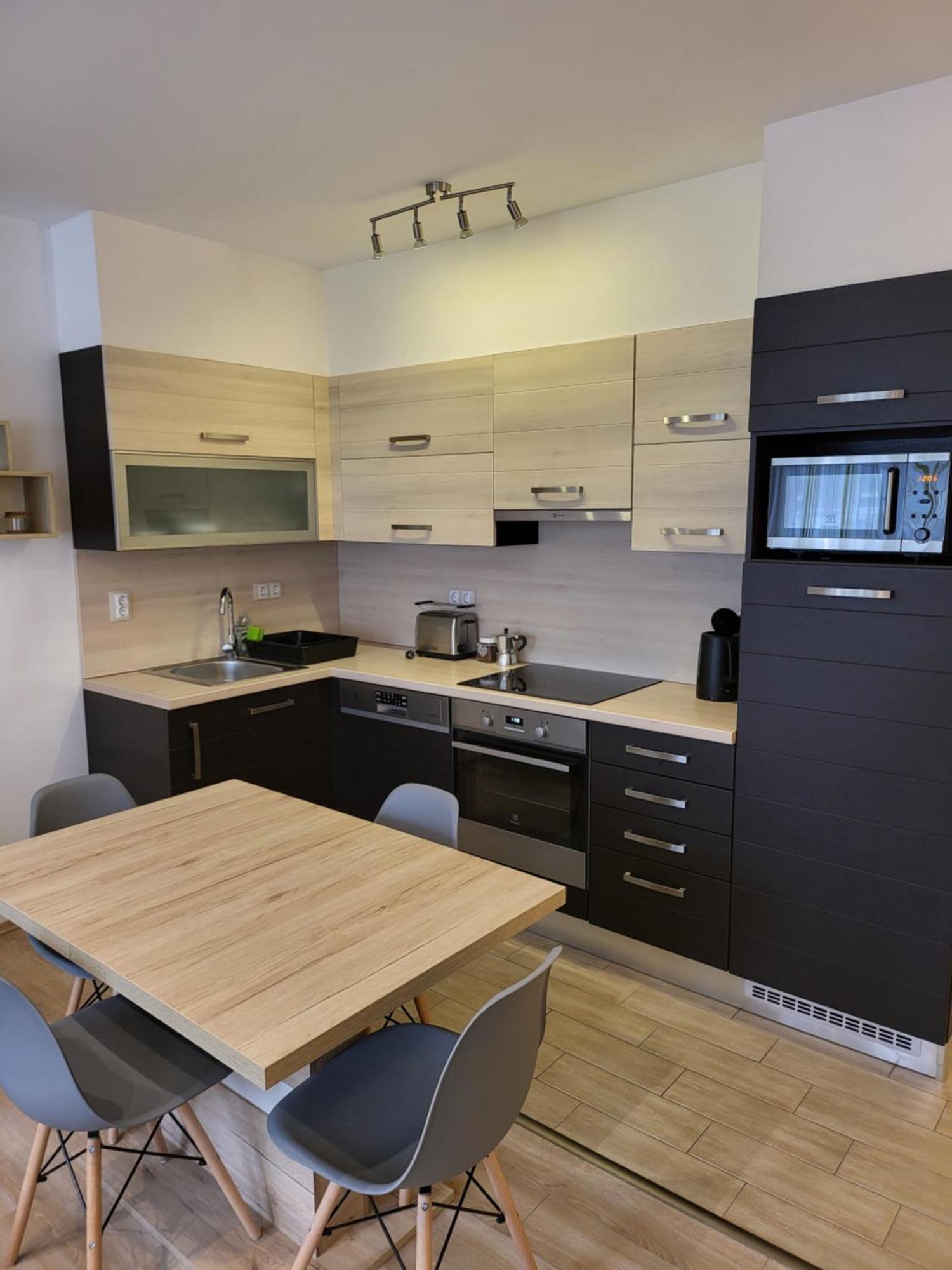Triangol Apartman: Fuerdo, Belvaros, Egyetem غيور المظهر الخارجي الصورة