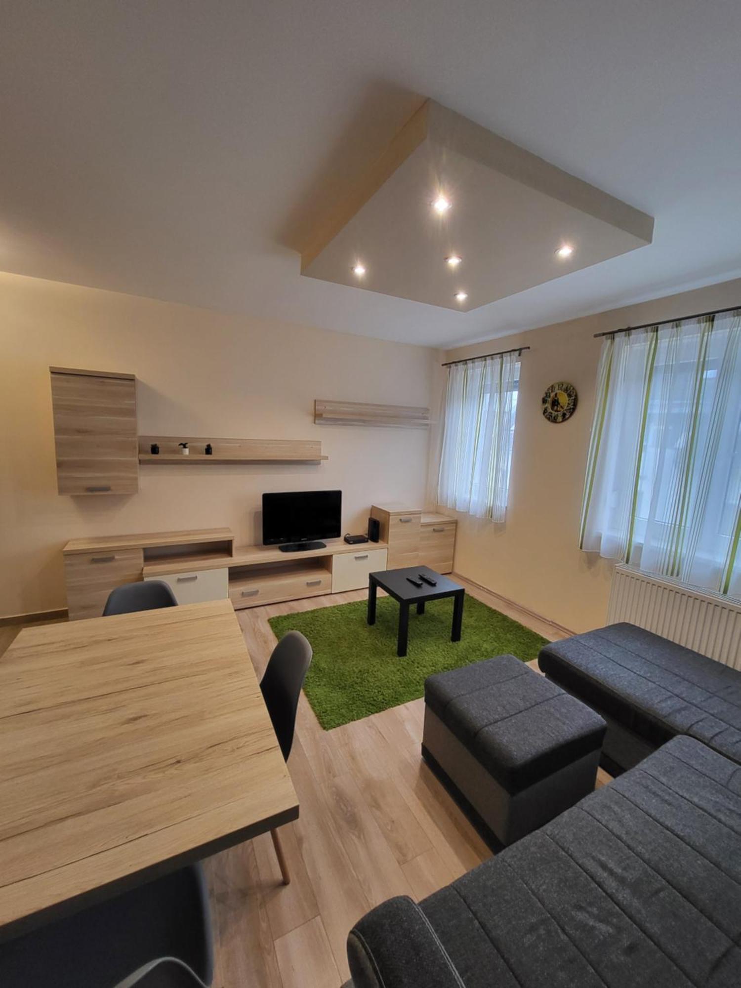 Triangol Apartman: Fuerdo, Belvaros, Egyetem غيور المظهر الخارجي الصورة