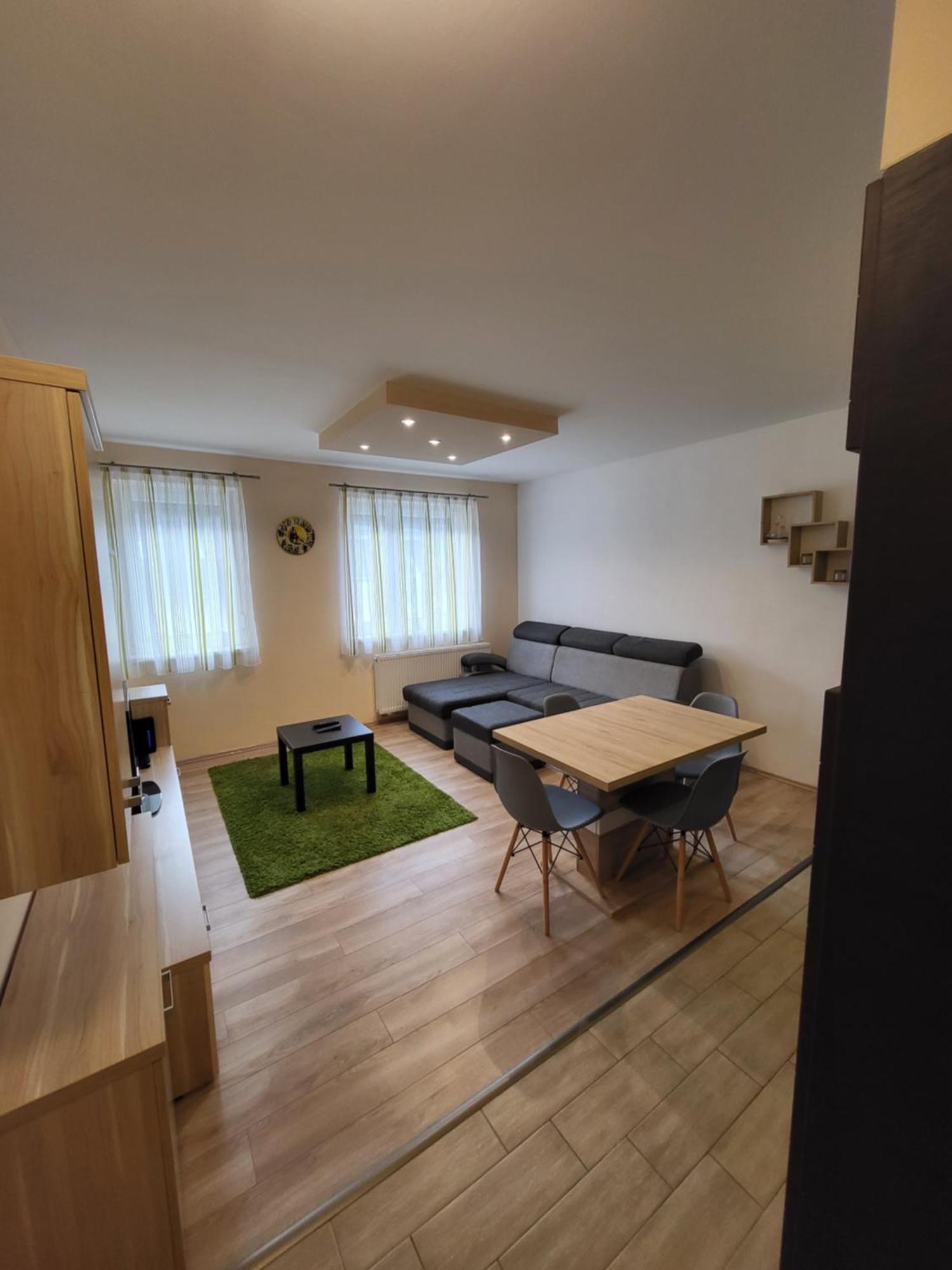 Triangol Apartman: Fuerdo, Belvaros, Egyetem غيور المظهر الخارجي الصورة