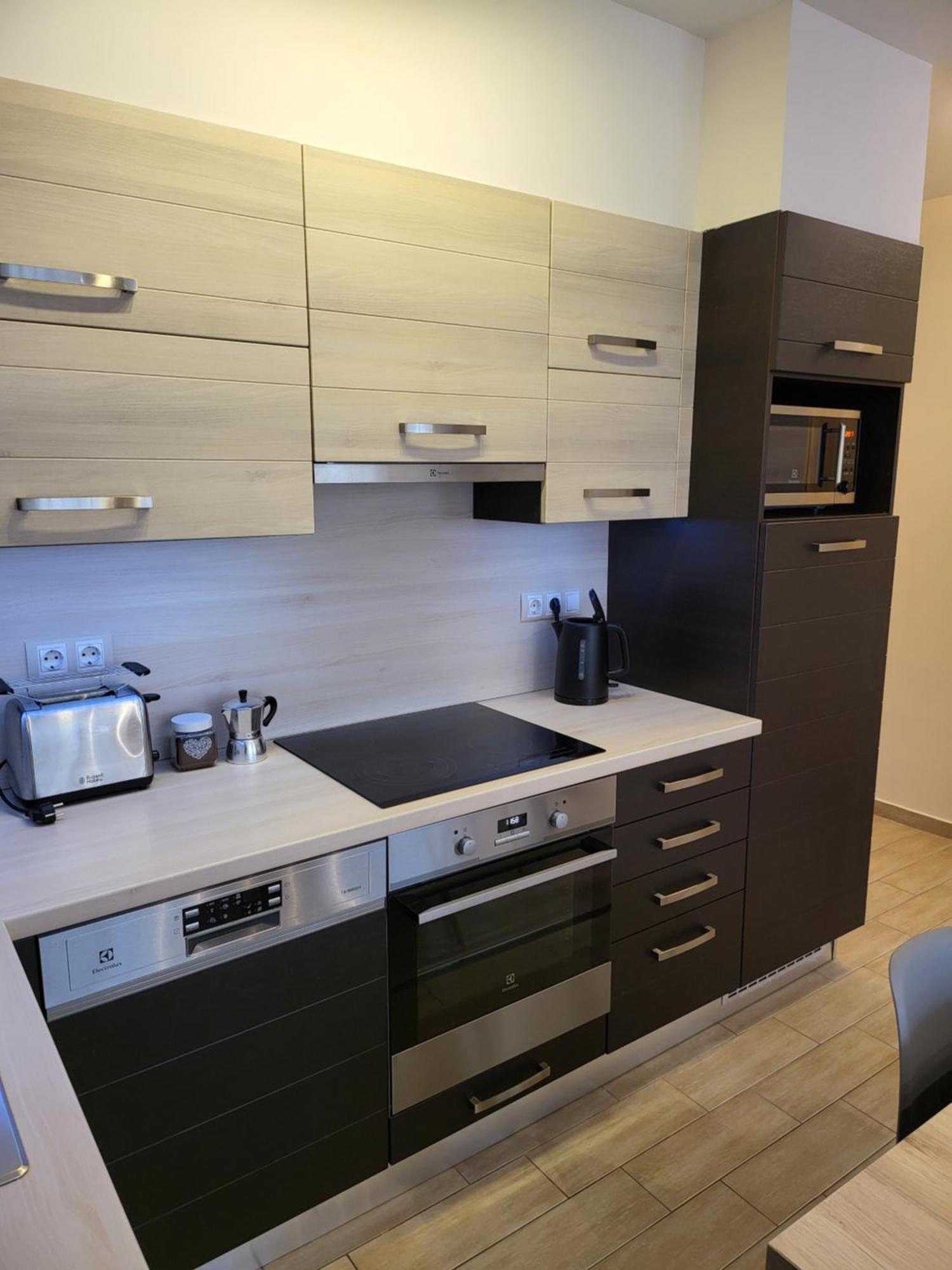 Triangol Apartman: Fuerdo, Belvaros, Egyetem غيور المظهر الخارجي الصورة